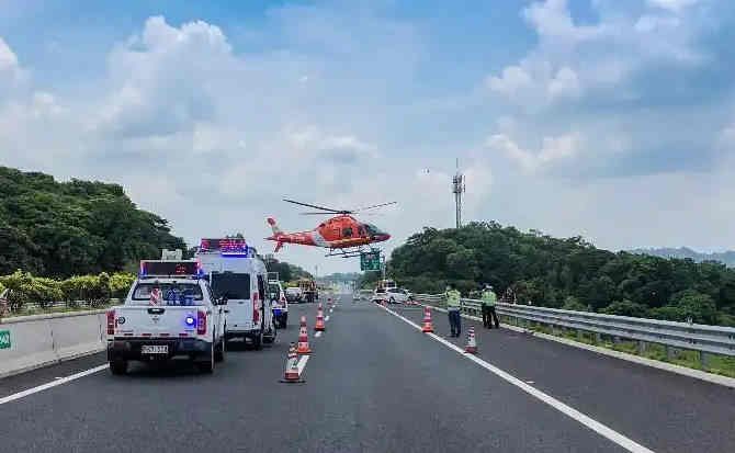 驿城区高速公路汽车救援案例